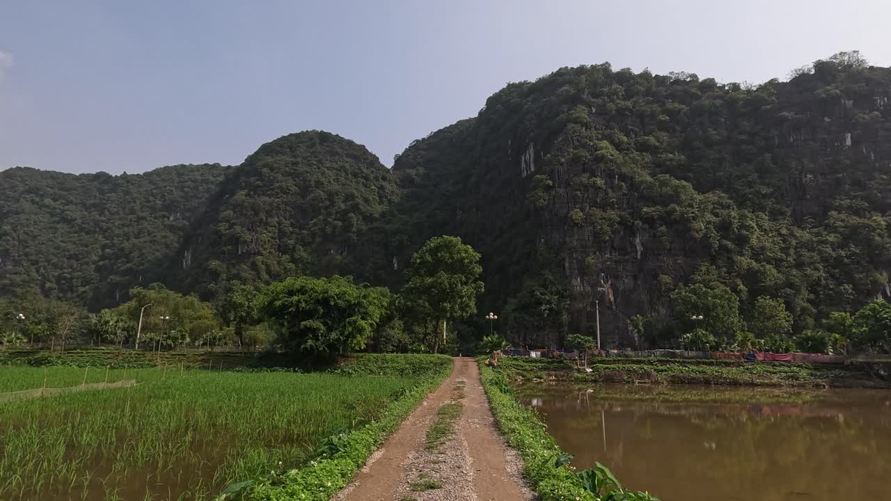 경치 좋은 시골 풍경 을 여행 하는 것