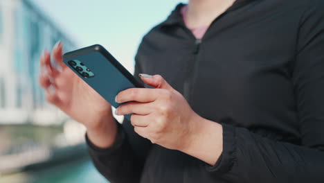 Woman,-phone-and-hands-typing-in-city-for-outdoor