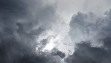 relámpago en una tormenta