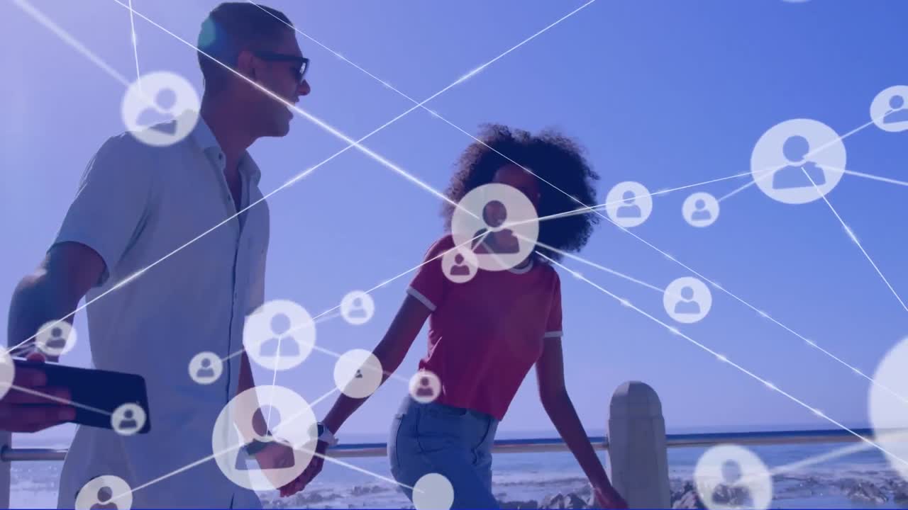 comunidad en línea sobre pareja con teléfono inteligente.