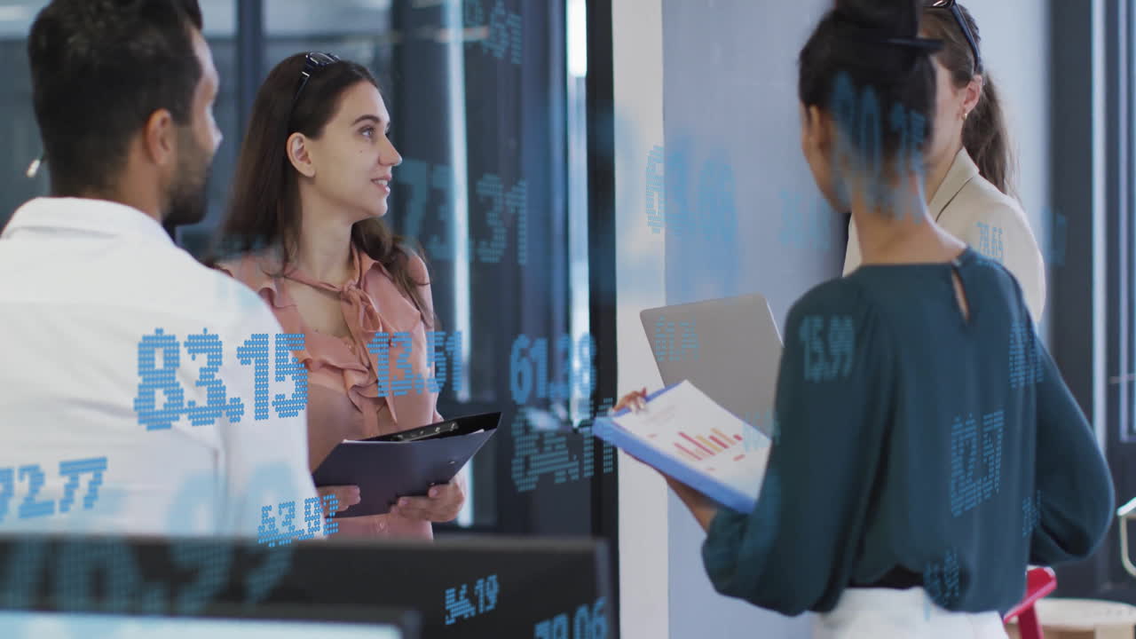 animación del mercado de valores sobre diversos hombres de negocios en la reunión