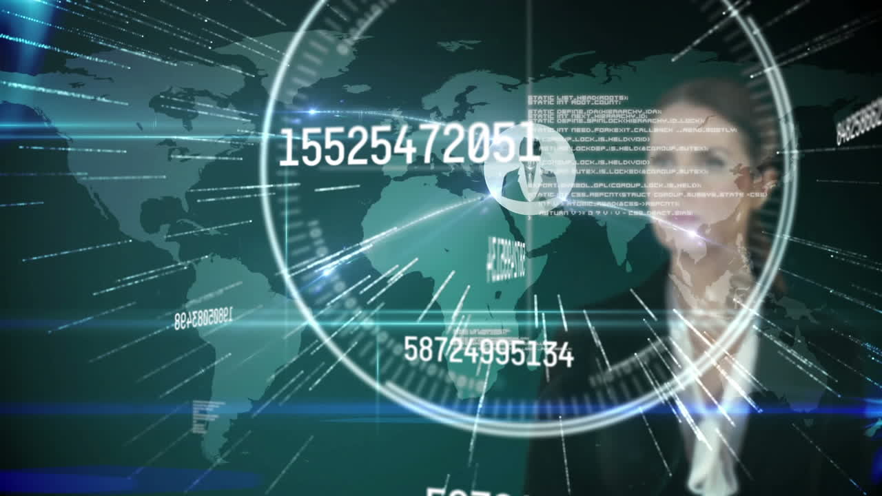 animación de números cambiando el procesamiento de datos contra el mapa del mundo y la mujer de negocios