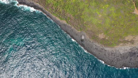 Drone-view-of-Praia-do-Sueste-in-the-Fernando-de-Noronha-Archipelago,-Brazil