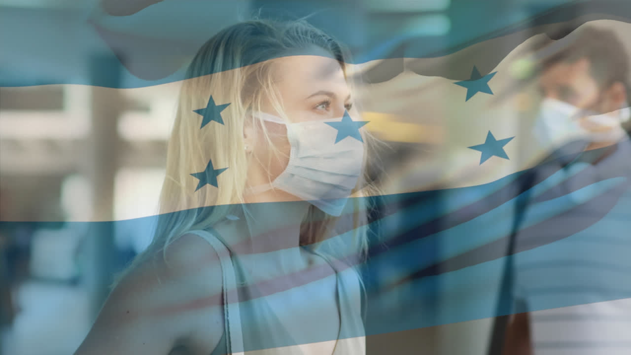 코로나19 전염병 기간 동안 얼굴 마스크를 쓰고 있는 여성 위에 흔들리는 온두라스 국기의 애니메이션