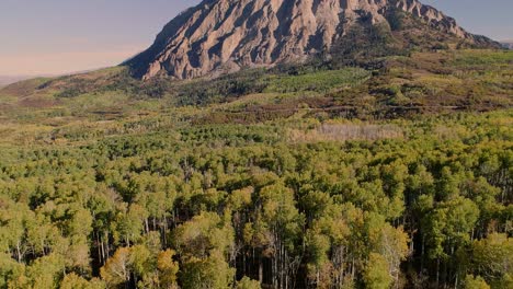 Espen-Drehen-Am-Kebler-Pass,-Colorado