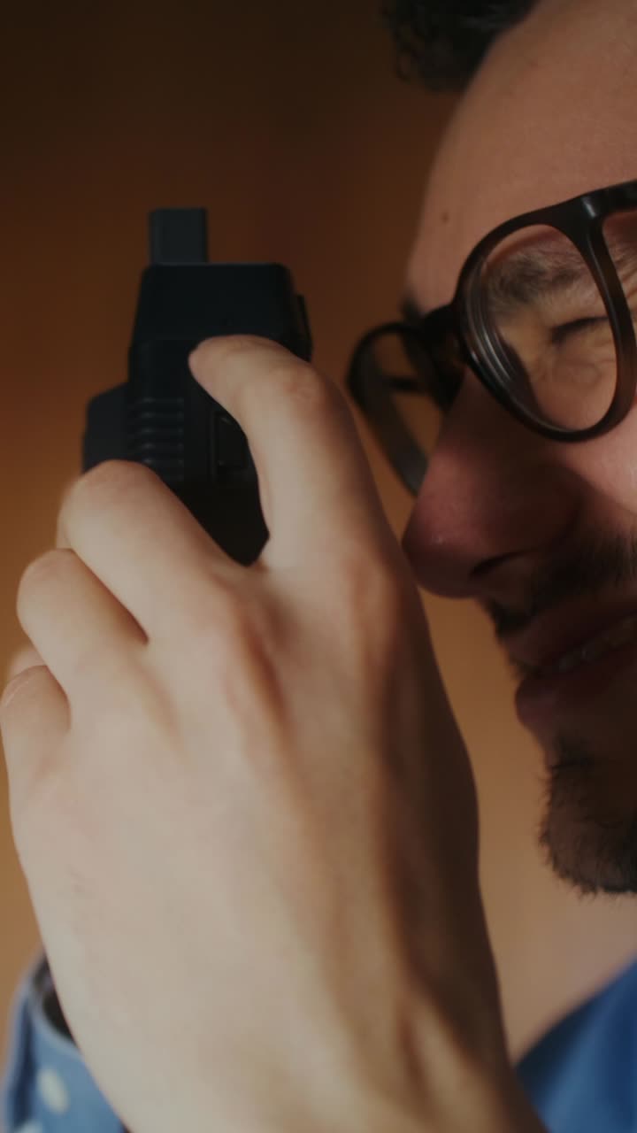 persona que toma fotos con una cámara