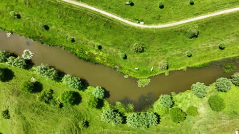 Canal-De-Riego-De-Agua-En-Holanda