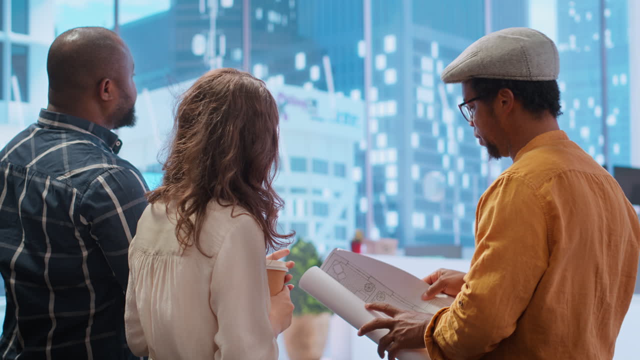 고급 도시 작업 공간에서 부동산 에이전트와 고객