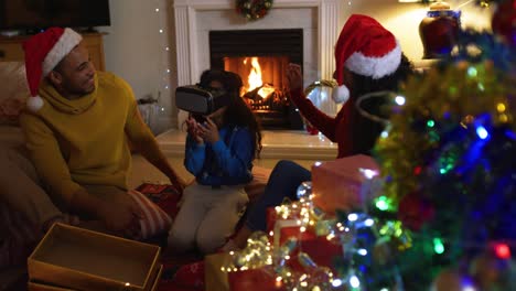 Familie-Zu-Hause-Zur-Weihnachtszeit