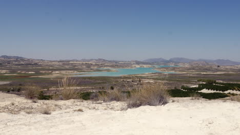 lago salado azul en giro