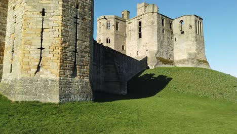 Warkworth-Castle-in-Northumberland,-England,-UK