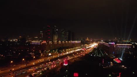 rusia moscú parque pobedy por la noche en el día de la victoria 4k 30fps con un dron