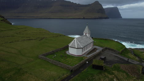 Viðareiði-church,-Faroe-Islands:-aerial-view-in-orbit-from-the-back-of-the-church