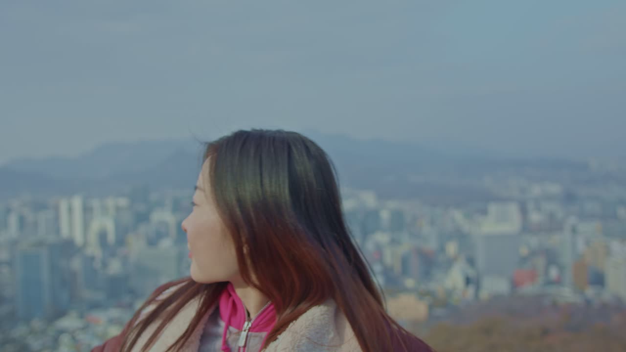 아름 다운 매력적인 아시아 한국어 중국어 일본어 여자 여자 여자 모델 카메라 야외에서 행동