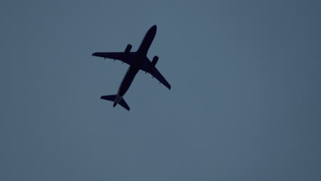 el avión a reacción despega