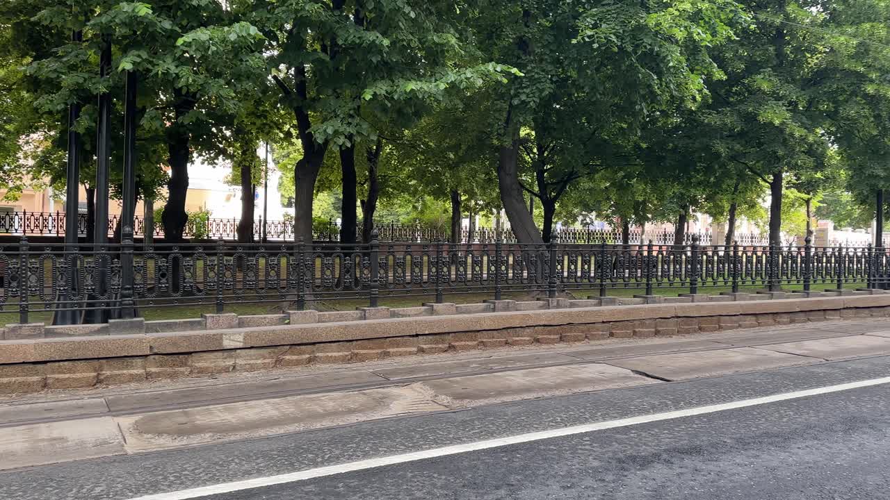 This is true Moscow. View of the boulevard in the city center (4K 60, in motion)