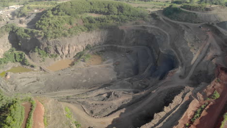 vista aérea del agujero de la cantera