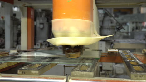 CNC-Fräsmaschine-Im-Betrieb