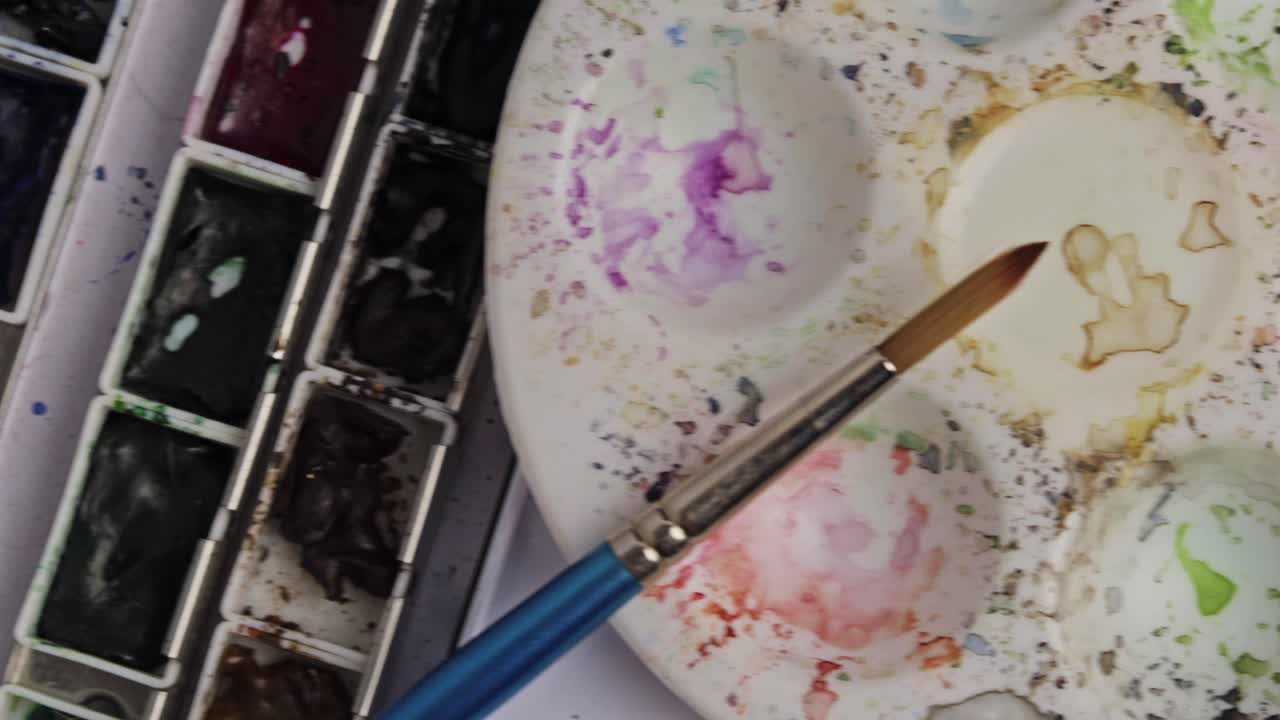 위에서 아래로 보기 수채화 재료의 클로즈업