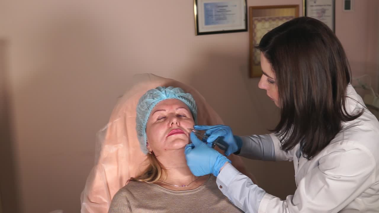 Procedura di iniezione cosmetica