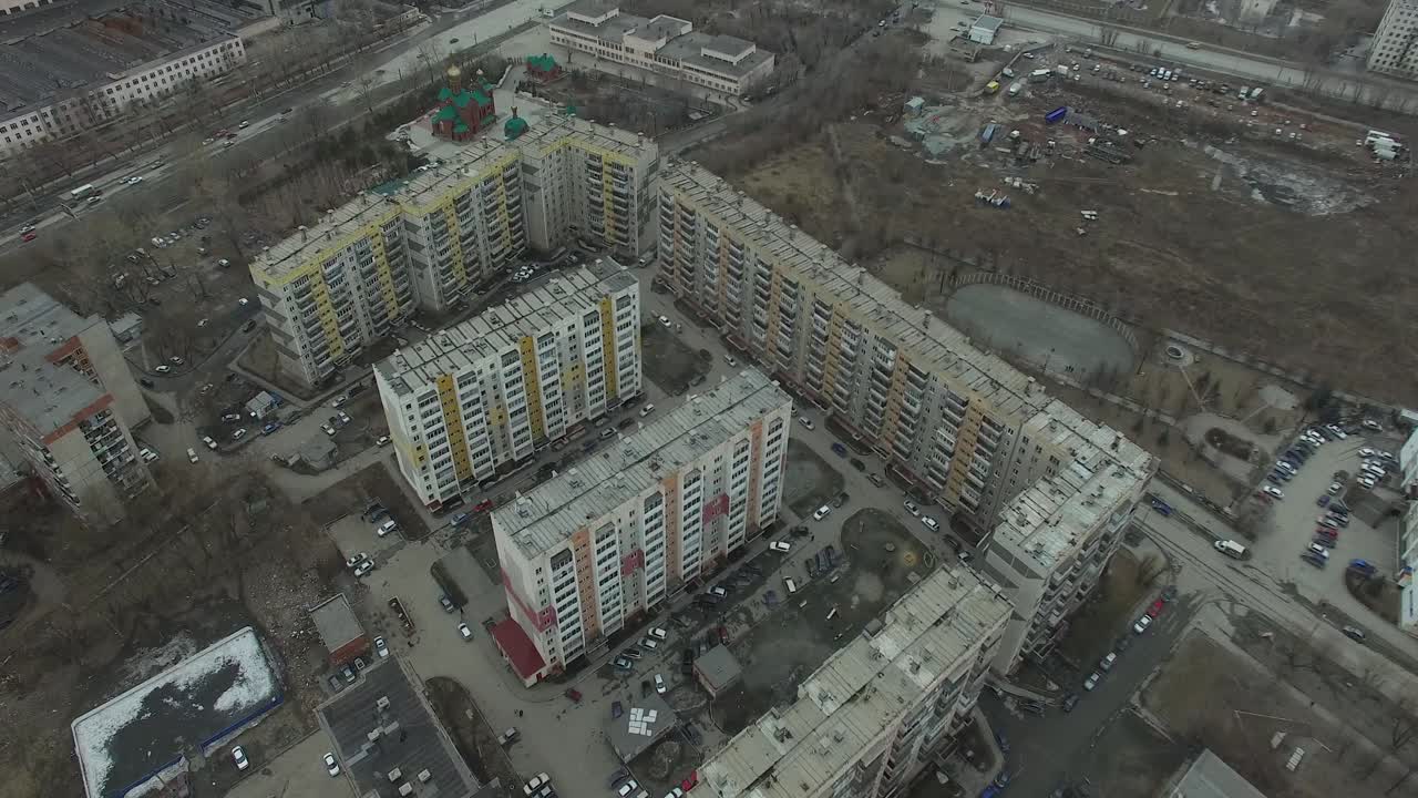 воздушный вид городского квартала с многоквартирными домами