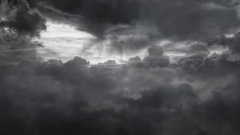 Vista-Del-Rayo-En-El-Cielo-Oscuro