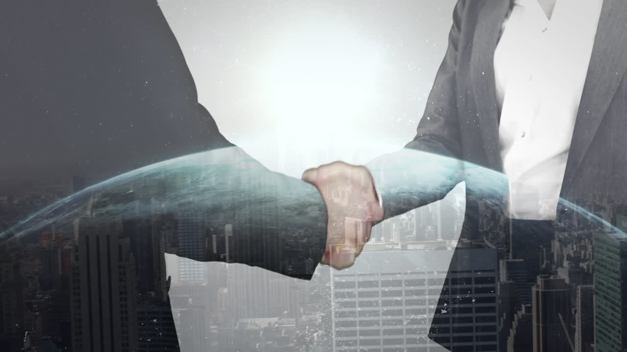 ビジネスの人々のデジタル構成は ⁇ 背景の高い建物に対して地球上で握手しています ⁇