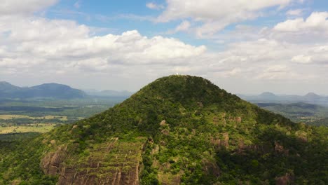montañas y selvas en sri lanka.