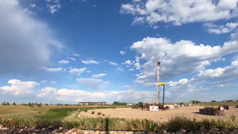 Lapso-De-Tiempo-De-La-Plataforma-Petrolera-Con-Nubes-En-Movimiento