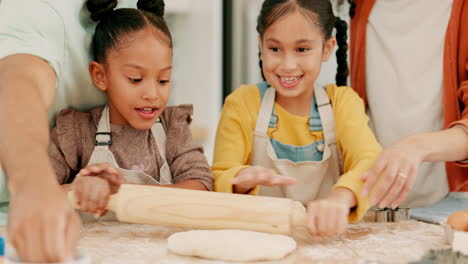 Mädchen,-Familie-Und-Teig-Zum-Kochen-Ausrollen
