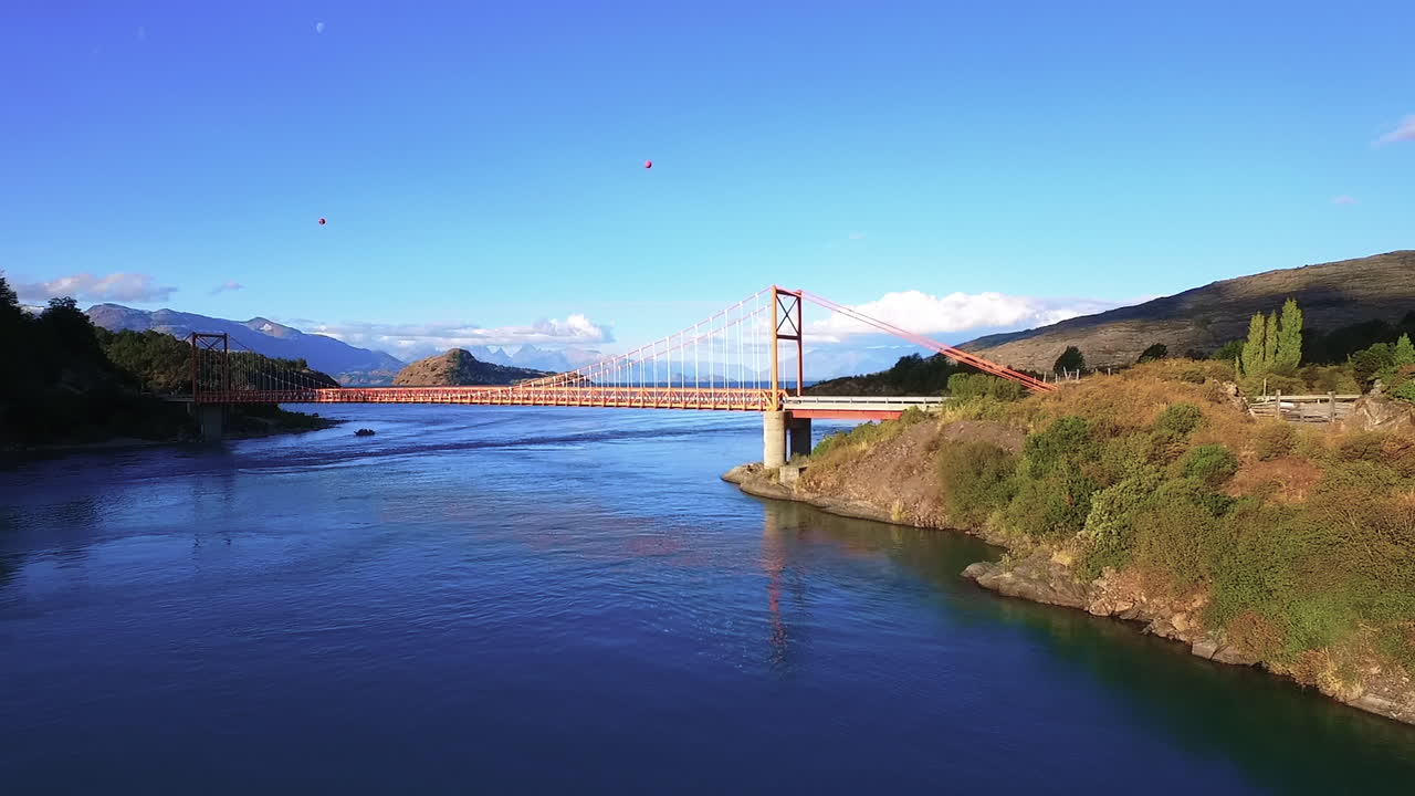 공중 - 칠레 파타고니아 지역의 일반 카레라 호수, 와이드 샷 낮추기