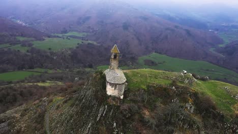 Kapelle-Unserer-Lieben-Frau-Vom-Berge-Karmel-In-Saurier,-Auvergne,-Frankreich