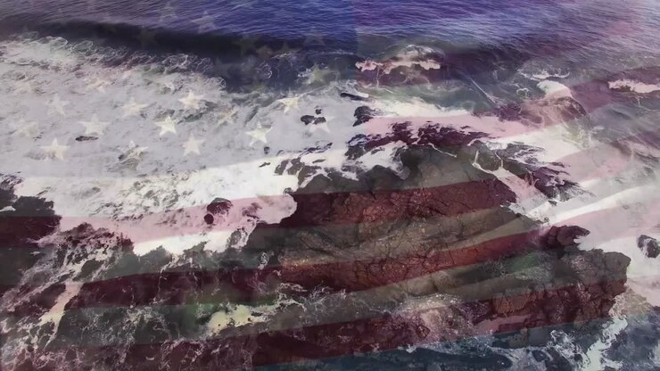 Animazione della bandiera degli Stati Uniti che sventola su mani che fanno il gesto dell'okay su un paesaggio di spiaggia.