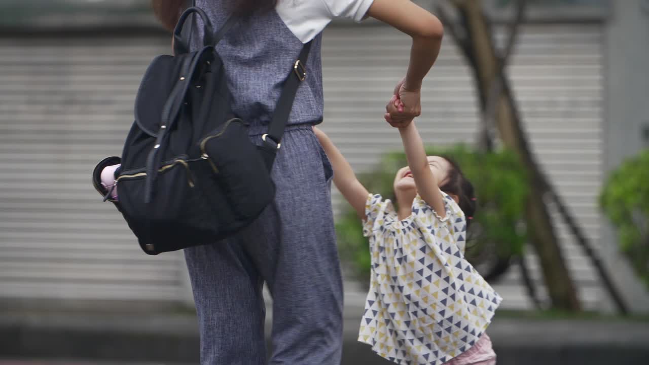 Madre e figlia che giocano Taiwan 02
