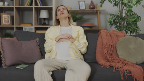 pregnant woman experiencing pain