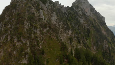 Climbing-dron-shot-with-a-double-speedramp-revealing-a-climber-hanging-in-a-mountain-wall-in-Switzerland