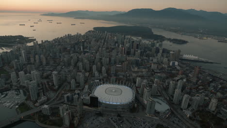 Weitwinkelaufnahme-Der-Innenstadt-Von-Vancouver-Und-BC-Place,-Abenddämmerung