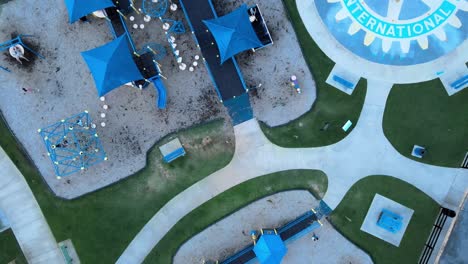 vista aérea del parque infantil en heritage park