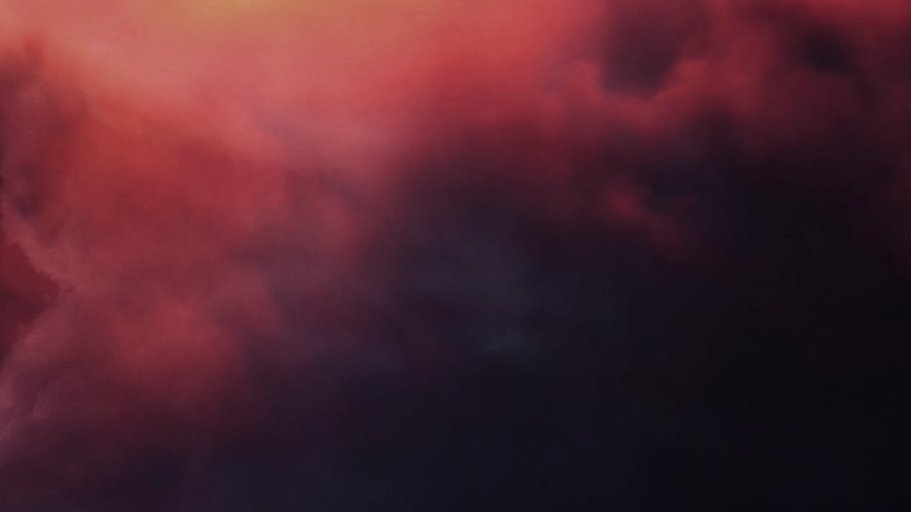 las tormentas eléctricas ocurren dentro de los cúmulos que son de color rojizo