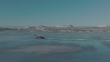 Paisaje-Azul-De-La-Tundra-ártica-De-Islandia-Durante-El-Invierno-Nevado---Antena