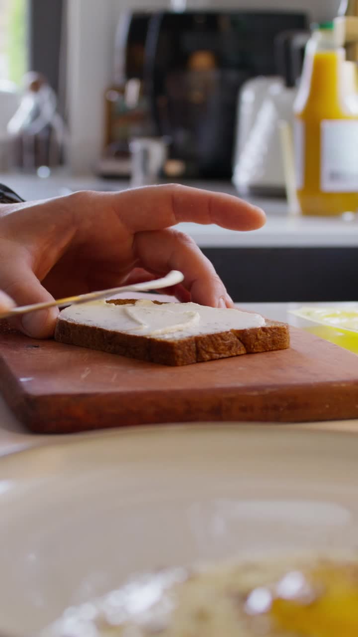Preparing a breakfast sandwich