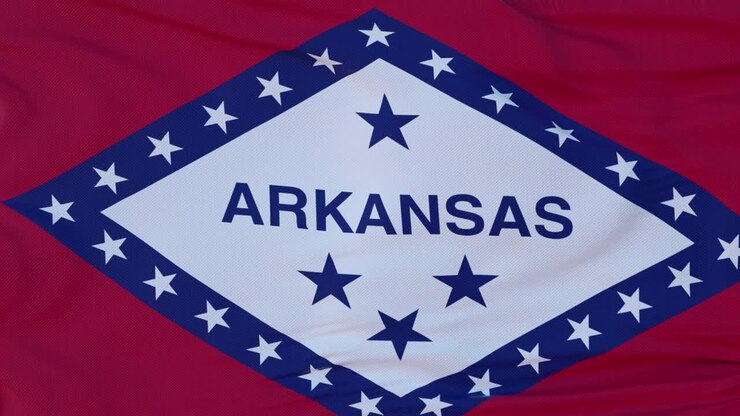 Bandiera dello stato dell'Arkansas, regione degli Stati Uniti, che sventola al vento