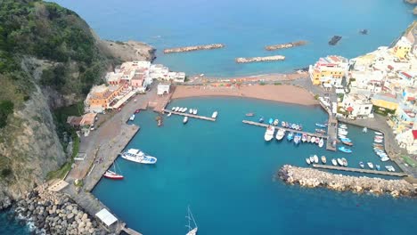 Sant-Angelo-bay-in-Ischia,-Italy