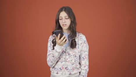 Young-woman-getting-bad-news-on-the-phone-gets-upset.