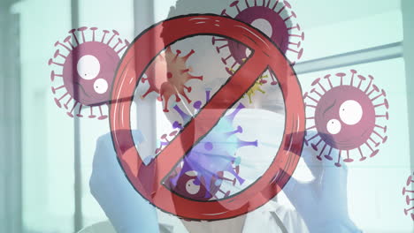 signo de detención de las células de covid-19 que se mueven contra la mujer médica afroamericana que usa una máscara facial