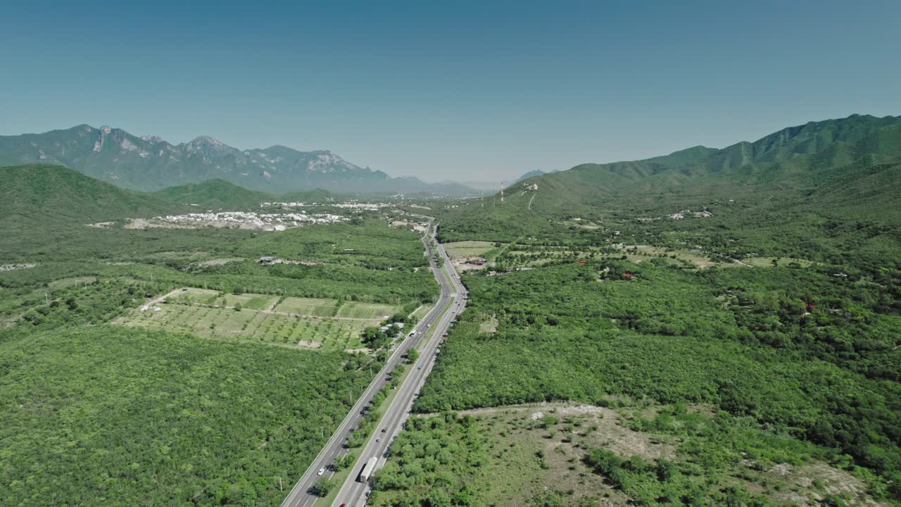 항공 - 산티아고, 누에보 레온, 멕시코, 매우 높은 고도로 가는 도로 고속도로