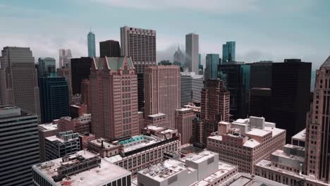 cinematic-opening-of-chicago-downtown,-tilting-down-on-a-cta-train-and-streets-4k