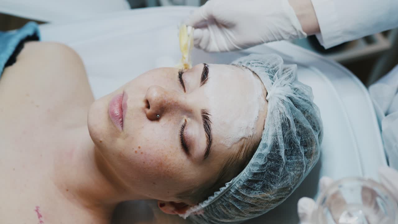 tratamiento facial en curso