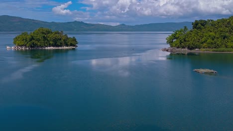 Impresionante-Toma-Aérea-Del-Lago-Mainit,-Surigao,-Filipinas