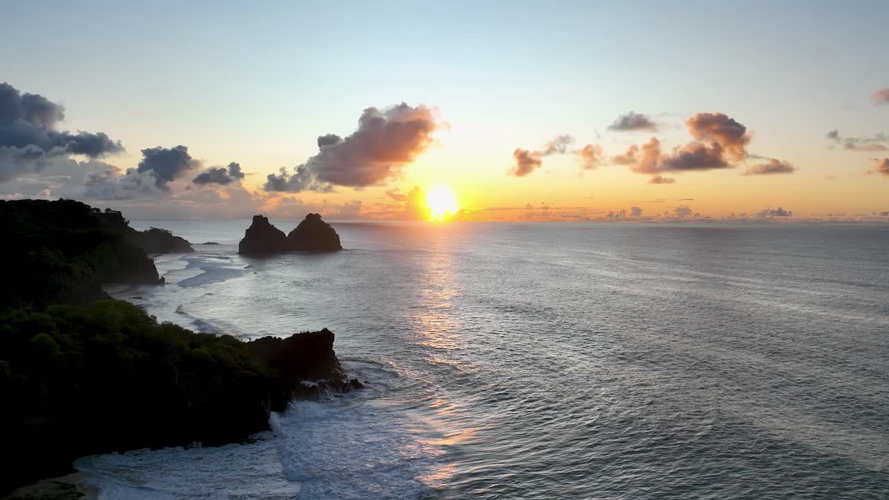 famoso archipiélago de la bahía de fernando de noronha en el océano atlántico brasileño